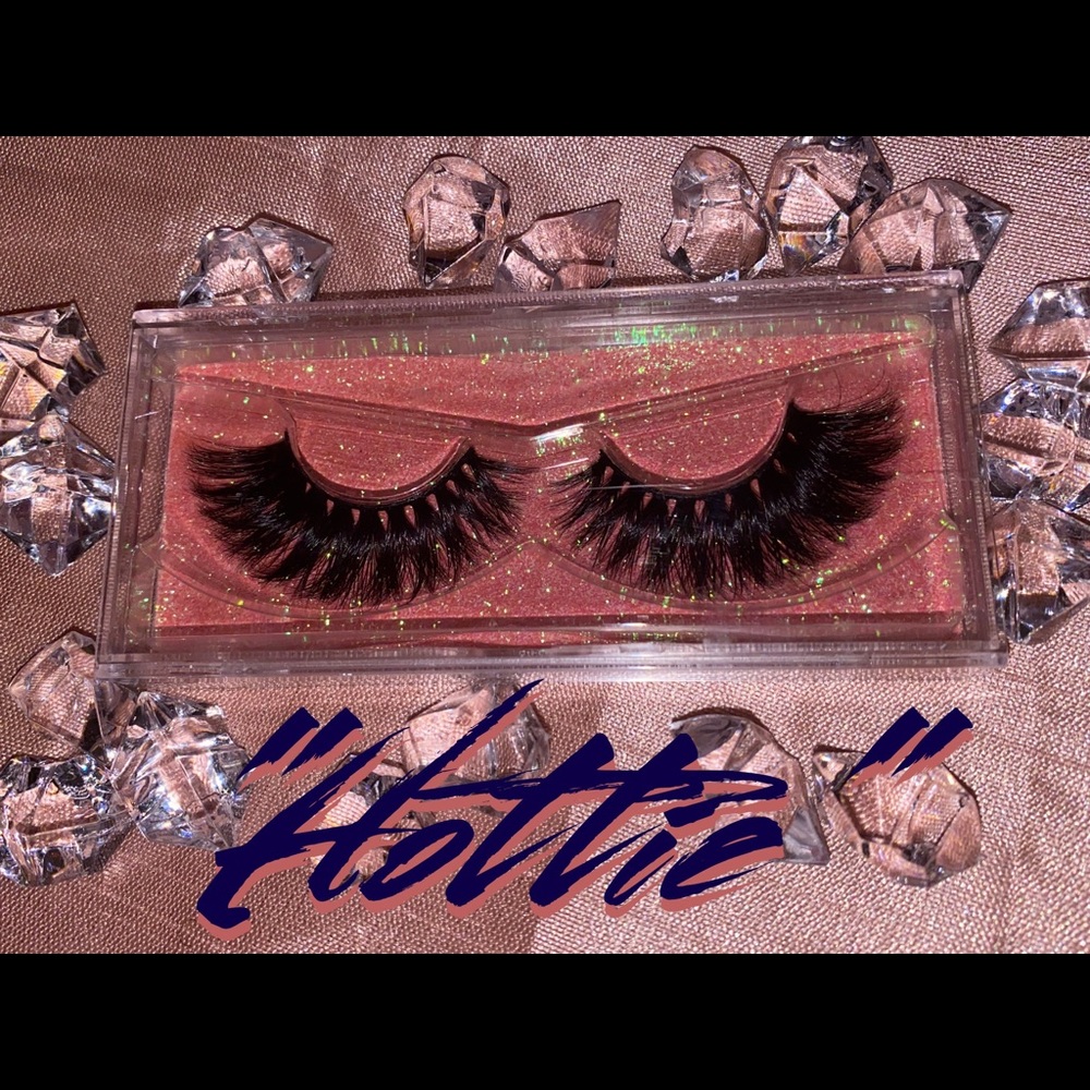 Lashes - Picture 12 of 13